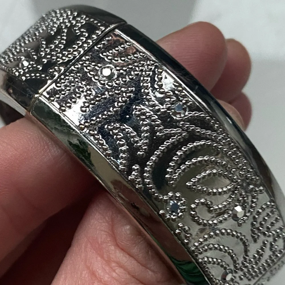 Vintage Chico's Regan Stretch Bracelet Rhinestone Silver Toned 7.5